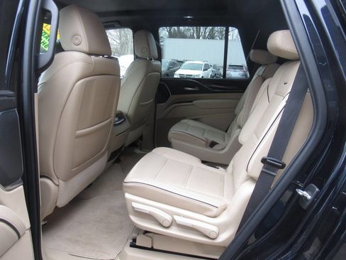 Used 2021 Cadillac Escalade Premium Luxury image 21