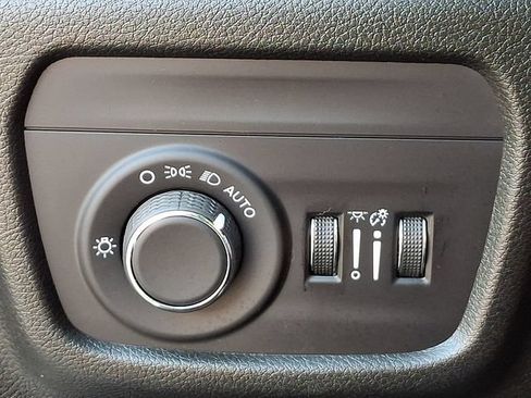 Used 2024 Jeep Grand Cherokee Laredo w/ Luxury Tech Group I AWD/4WD image 9