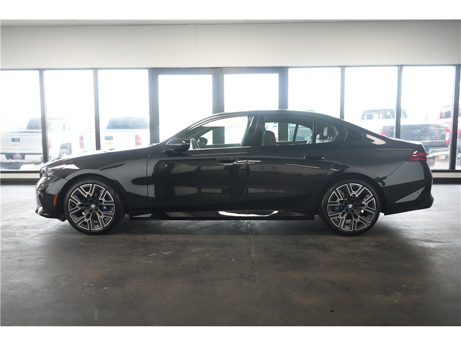 Used 2025 BMW 530i w/ M Sport Package RWD image 4