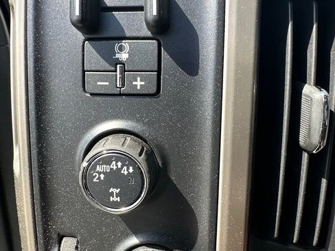 Used 2018 GMC Sierra 1500 Denali w/ Denali Ultimate Package AWD/4WD image 27