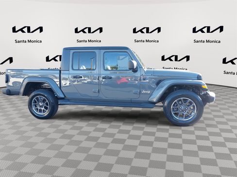 Used 2020 Jeep Gladiator Overland image 4
