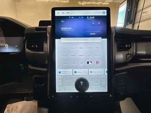 Used 2022 Ford F150 Lightning Lariat image 13