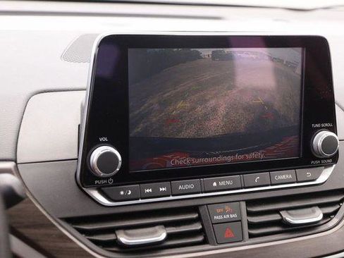 Used 2024 Nissan Altima 2.5 SV FWD image 16
