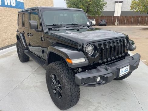 Used 2022 Jeep Wrangler Unlimited Sahara AWD/4WD image 4