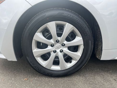 Used 2025 Toyota Corolla LE image 28