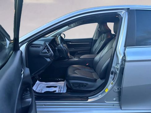 Used 2022 Toyota Camry SE FWD image 11