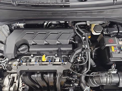 Certified 2025 Hyundai Venue SEL FWD image 9