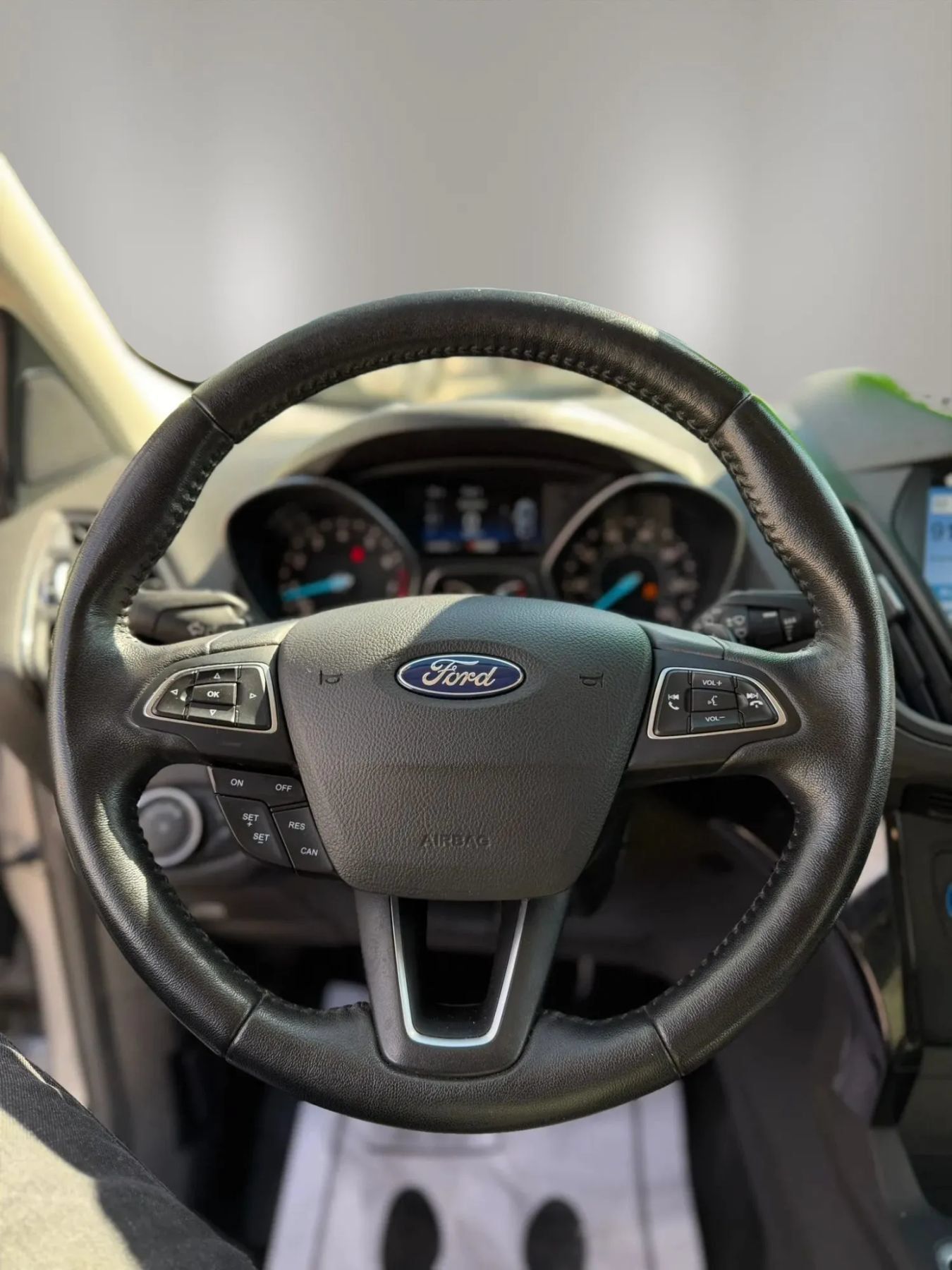 Used 2017 Ford Escape Titanium AWD/4WD image 17