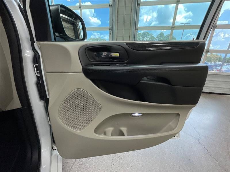Used 2020 Dodge Grand Caravan SE FWD image 24
