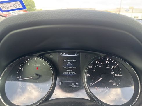 Used 2017 Nissan Rogue S image 10