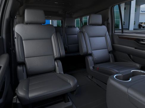 New 2026 Chevrolet Suburban LT w/ Comfort Package image 33