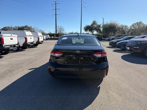 Used 2025 Toyota Corolla LE image 4