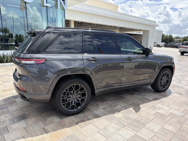 Used 2025 Jeep Grand Cherokee Summit w/ Obsidian Package AWD/4WD image 2