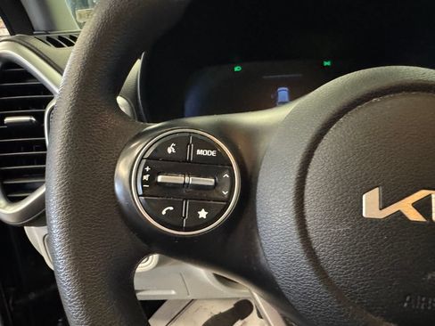 Used 2023 Kia Soul LX FWD image 11