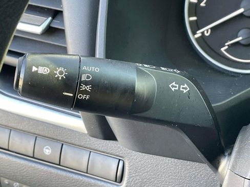 Used 2023 Nissan Rogue SV image 21