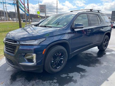 Used 2022 Chevrolet Traverse LT w/ Midnight/Sport Edition image 2