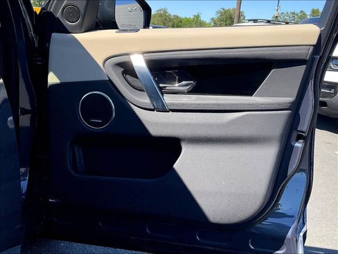 Used 2025 Land Rover Discovery Sport S image 25