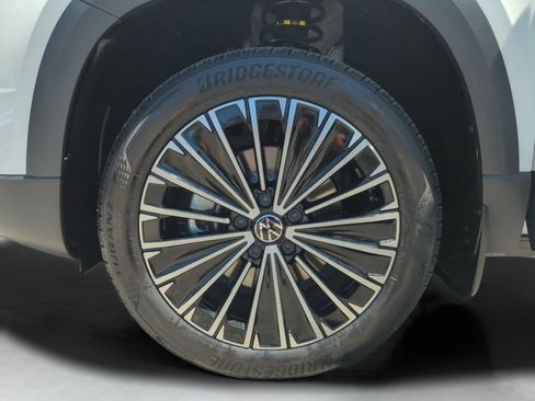 New 2026 Volkswagen Taos SE FWD image 46