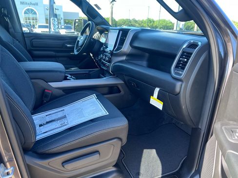 New 2026 RAM 1500 Express AWD/4WD image 12