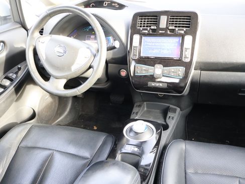 Used 2015 Nissan Leaf SL w/ Premium Package image 14