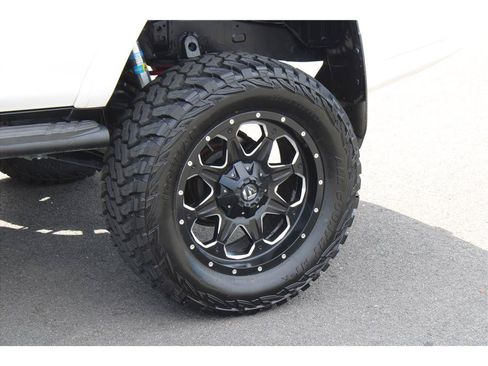 Used 2018 Toyota 4Runner SR5 AWD/4WD image 6