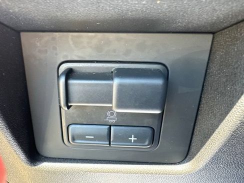 Used 2024 GMC Canyon Elevation w/ Convenience Package AWD/4WD image 17