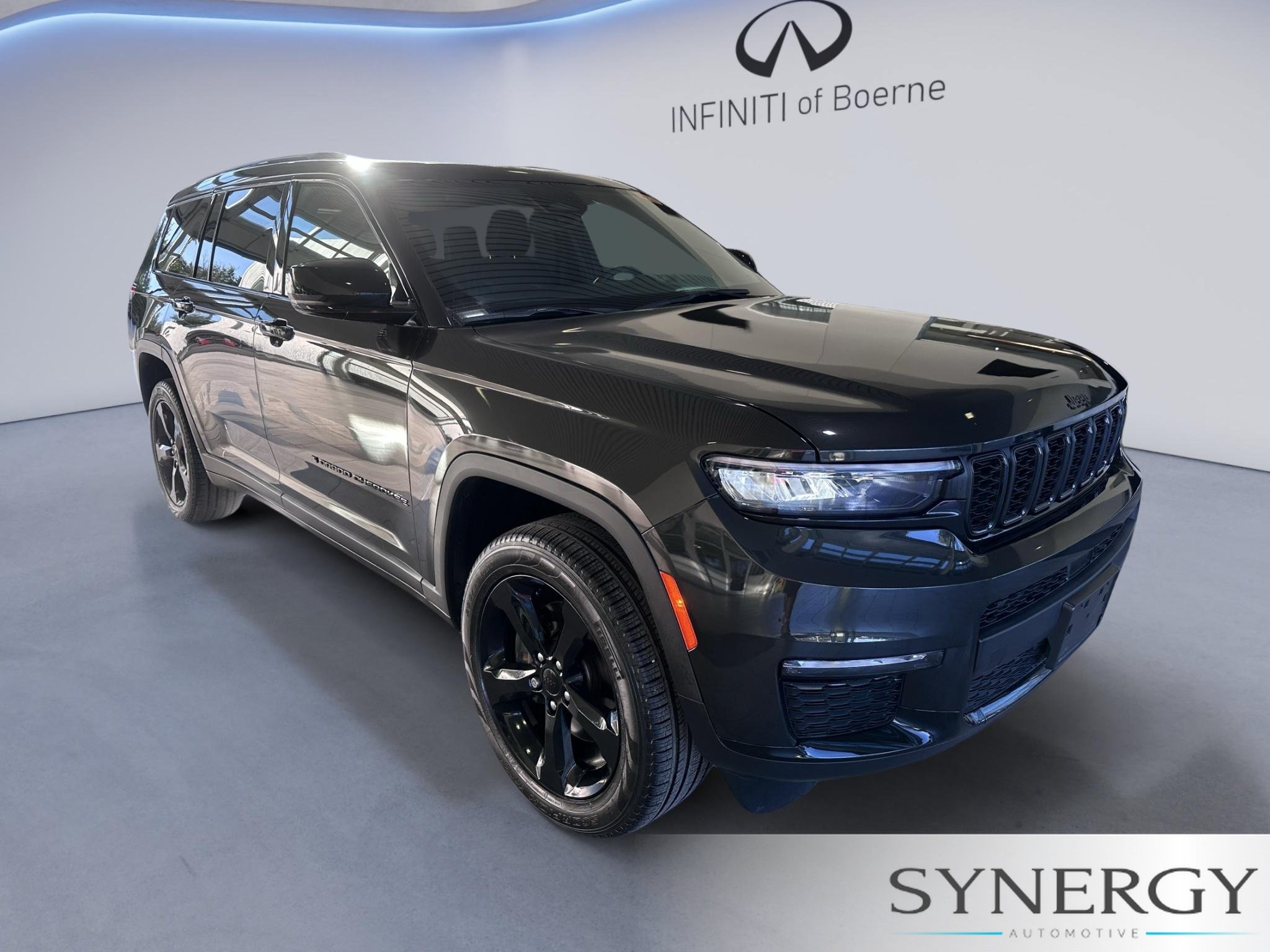 Used 2024 Jeep Grand Cherokee L Limited w/ Black Appearance Package AWD/4WD image 4