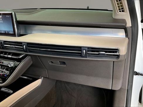 Used 2020 Lincoln Corsair FWD w/ Premium Package image 21