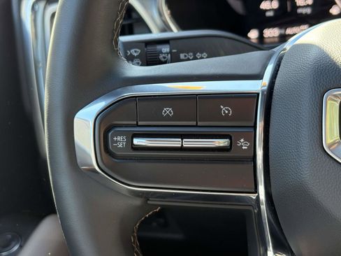 Used 2024 GMC Canyon Denali image 19