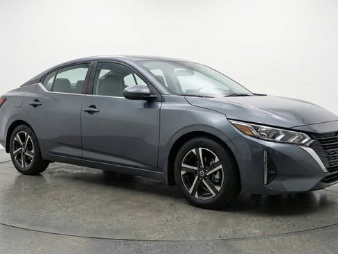 Used 2025 Nissan Sentra SV image 1