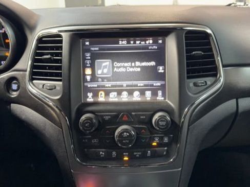 Used 2017 Jeep Grand Cherokee Altitude image 13