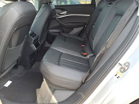 Used 2022 Audi e-tron Premium w/ Convenience Plus Package image 17