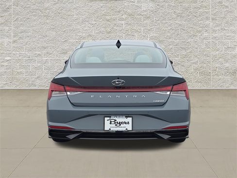 Used 2022 Hyundai Elantra Limited w/ Cargo Package image 6