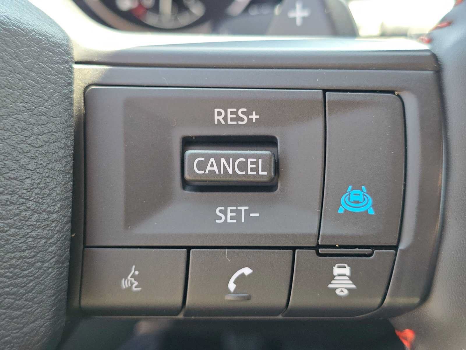 Used 2025 Nissan Rogue SV AWD/4WD image 28