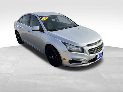 Used 2016 Chevrolet Cruze LT image 8