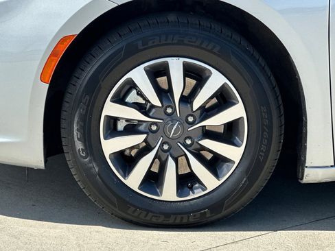 Used 2023 Chrysler Pacifica Touring-L FWD image 26