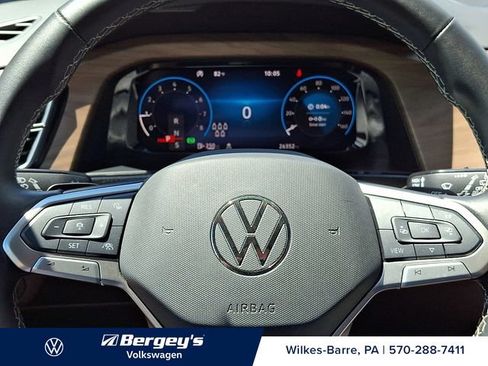 Used 2025 Volkswagen Atlas SE AWD/4WD image 21