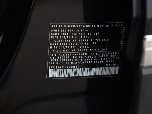 Used 2020 Volkswagen Tiguan SE image 29