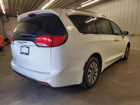 Used 2020 Chrysler Pacifica Touring-L Plus image 3