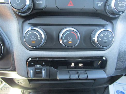 Used 2024 RAM 2500 Tradesman w/ Chrome Appearance Group image 20