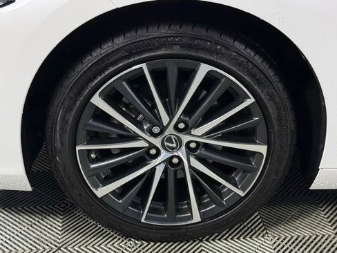 Used 2025 Lexus ES 350 w/ Premium Package FWD image 11