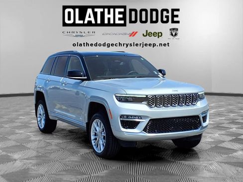 Used 2023 Jeep Grand Cherokee Summit w/ Advanced Protech Group IV AWD/4WD image 31