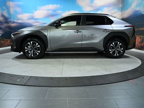 Used 2025 Subaru Solterra Premium image 5