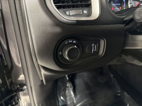 Used 2019 Jeep Renegade Sport w/ UConnect 7.0 Group FWD image 18