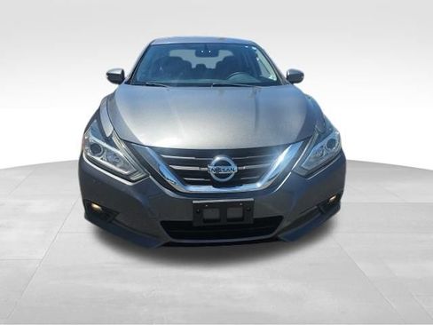 Used 2017 Nissan Altima 2.5 SV w/ Convenience Package FWD image 3