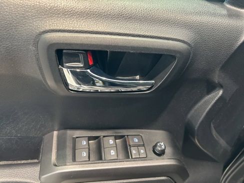 Used 2023 Toyota Tacoma TRD Sport image 9