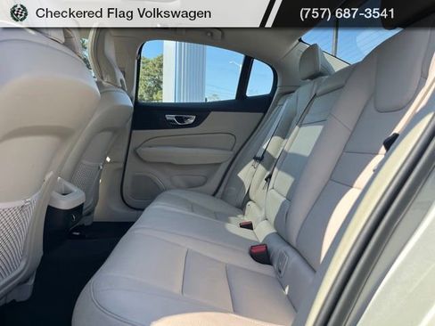 Used 2020 Volvo S60 T5 Momentum FWD image 26