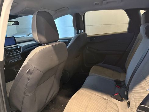 Used 2022 Ford Escape SE w/ SE Sport Appearance Package image 9