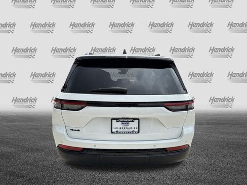 Used 2024 Jeep Grand Cherokee Altitude AWD/4WD image 8