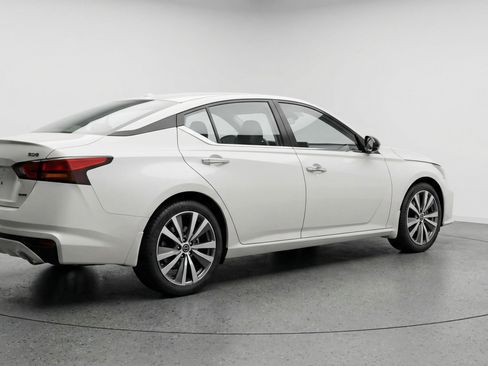 Used 2025 Nissan Altima 2.5 SV image 9